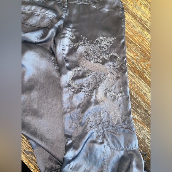 100% Silk Genie pants with Asian style embroidery - Picture 8 of 11